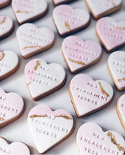 Cargar imagen en el visor de la galería, Galletas (Corazón)