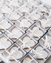 Cargar imagen en el visor de la galería, Galletas (Corazón)